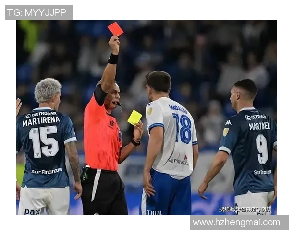 足球明星与裁判亲密合影展现赛场友谊与尊重的精彩瞬间 足球明星与裁判亲密合影展现赛场友谊与尊重的精彩瞬间